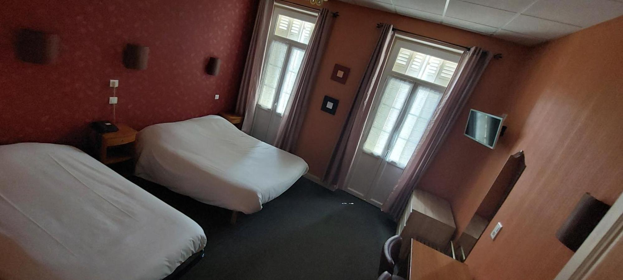 利昂多尔酒店 罗卡马杜尔 外观 照片